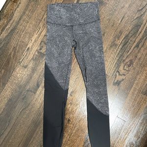 Speckled leggings. Size 4